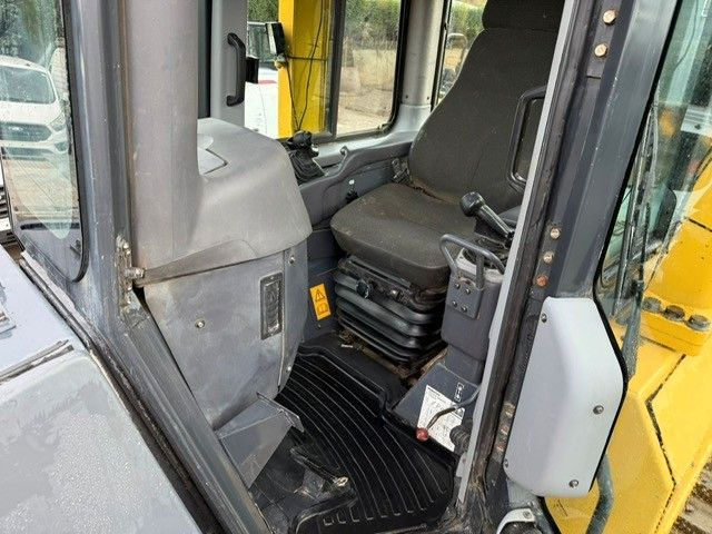 Bulldozer Komatsu D65PX-15. Fahrwerk 80%. Blatt 4.00m. ZSA. Klima.: foto 16 Bulldozer Komatsu D65PX-15. Fahrwerk 80%. Blatt 4.00m. ZSA. Klima.: foto 16