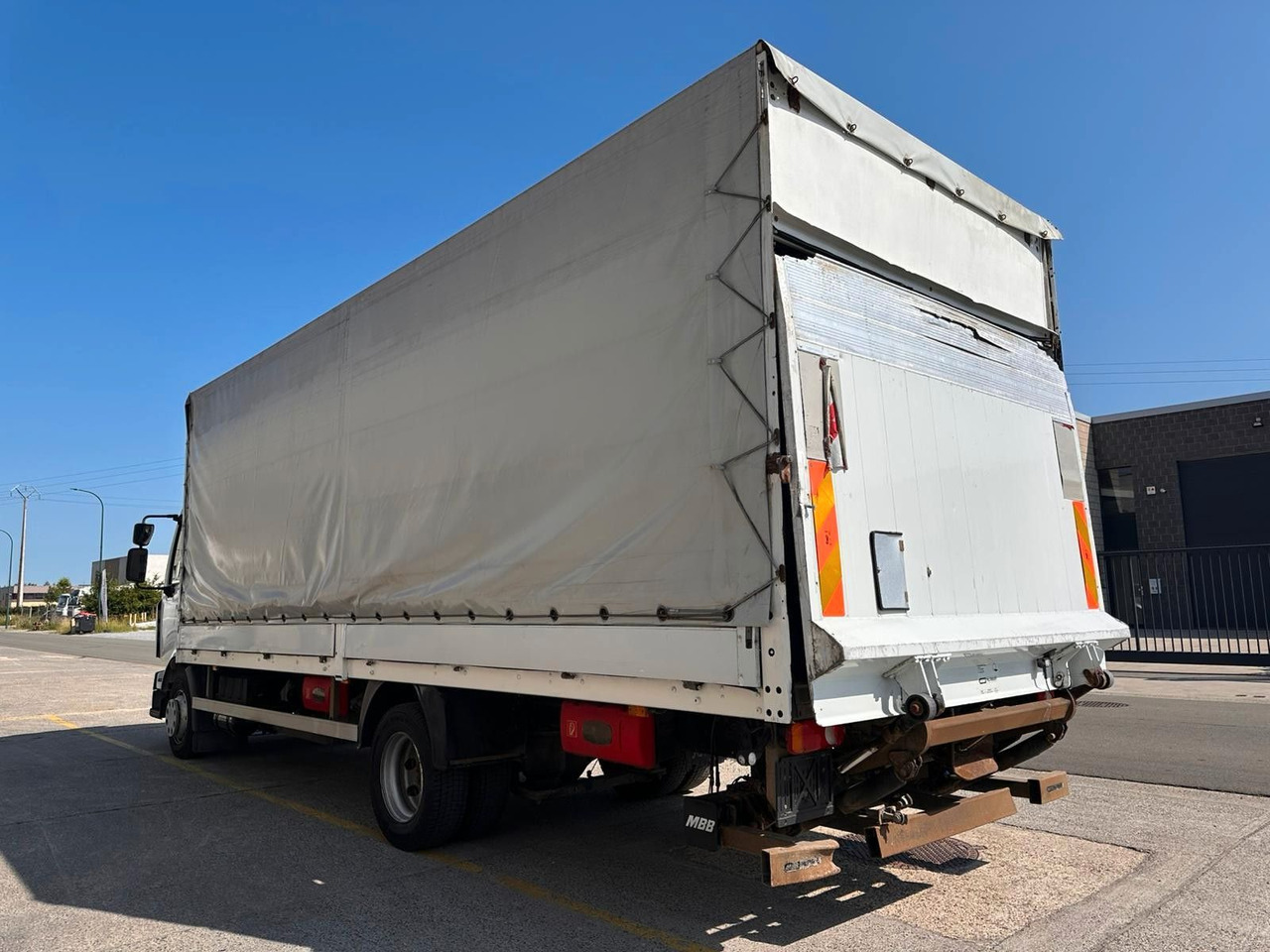Renault Midlum dXi220-12. Klima. - Camión lona: foto 5 Renault Midlum dXi220-12. Klima. - Camión lona: foto 5