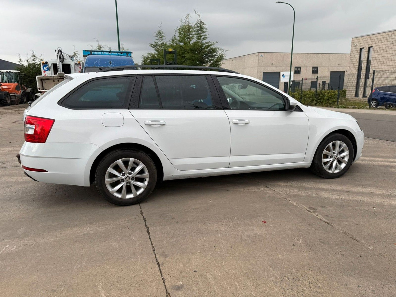 Skoda Octavia 1.6 TDI Klima. Navi. Tempomat. - Coche familiar: foto 5 Skoda Octavia 1.6 TDI Klima. Navi. Tempomat. - Coche familiar: foto 5