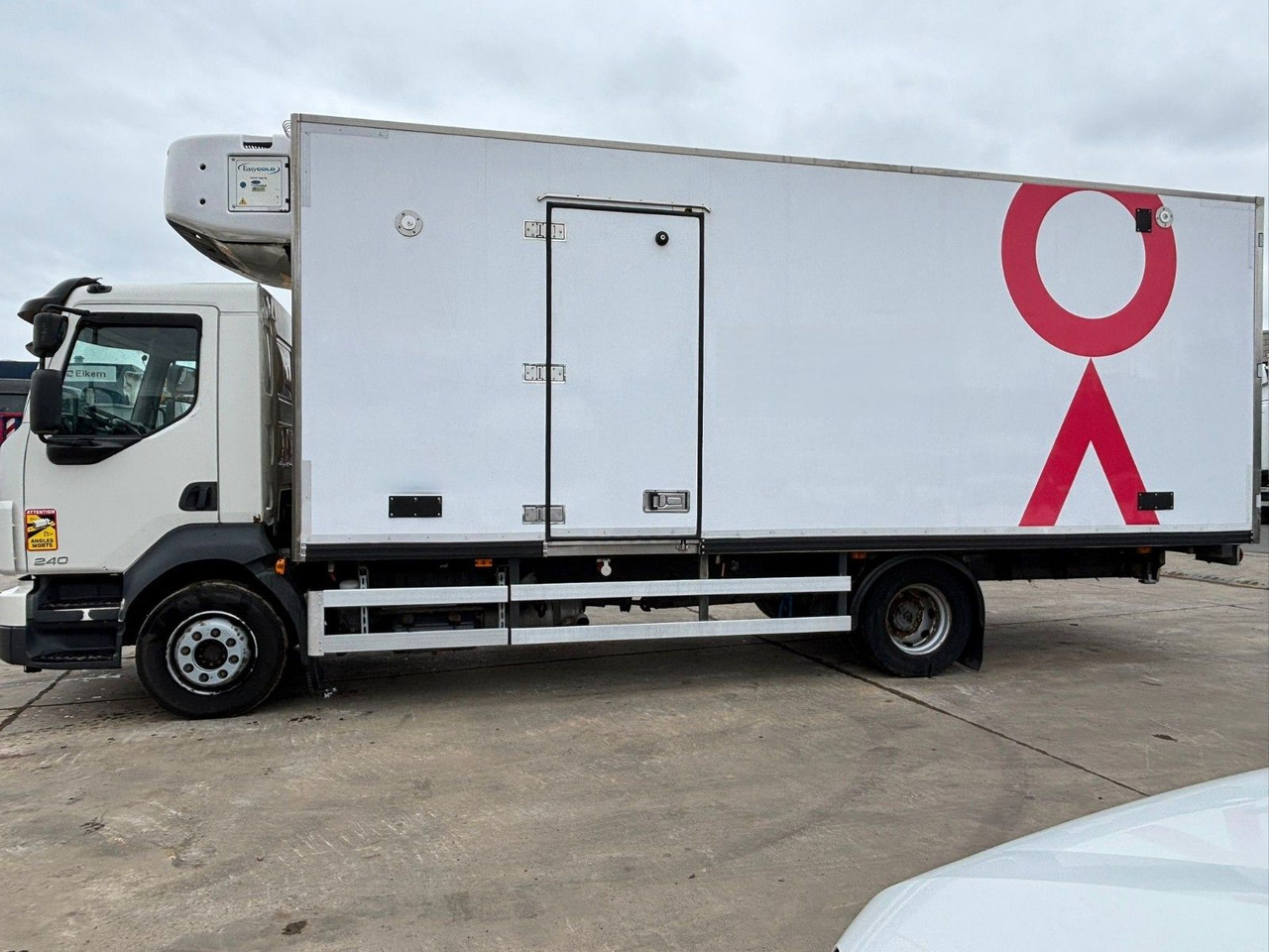 Volvo FL 250. Carrier Supra -20°. EU5. Motor Defekt. - Frigorífico camión: foto 1 Volvo FL 250. Carrier Supra -20°. EU5. Motor Defekt. - Frigorífico camión: foto 1