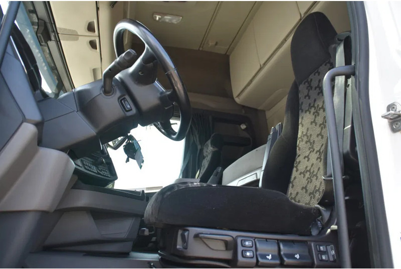 Scania R520 V8 NGS 4x2 - RETARDER - 523 TKM - PARK. AIRCO - ACC - NAVI - 2 x FUEL TANKS - LED LIGHTS - - Cabeza tractora: foto 4 Scania R520 V8 NGS 4x2 - RETARDER - 523 TKM - PARK. AIRCO - ACC - NAVI - 2 x FUEL TANKS - LED LIGHTS - - Cabeza tractora: foto 4