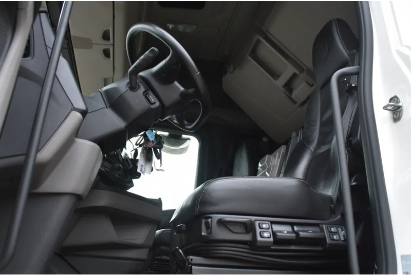 Scania S460 NGS 4x2NB - ONLY 108 TKM - FULL AIR - PARK. AIRCO - LEATHER SEATS - 2 x FUEL TANKS - LED LIGHTS - EXCELLENT CONDITION - - Cabeza tractora: foto 4 Scania S460 NGS 4x2NB - ONLY 108 TKM - FULL AIR - PARK. AIRCO - LEATHER SEATS - 2 x FUEL TANKS - LED LIGHTS - EXCELLENT CONDITION - - Cabeza tractora: foto 4