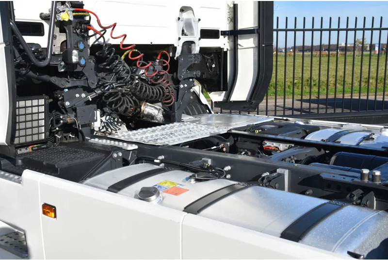 Scania S460 NGS 4x2NB - ONLY 112 TKM - FULL AIR - PARK. AIRCO - LEATHER SEATS - 2 x FUEL TANKS - LED LIGHTS - EXCELLENT CONDITION - - Cabeza tractora: foto 4 Scania S460 NGS 4x2NB - ONLY 112 TKM - FULL AIR - PARK. AIRCO - LEATHER SEATS - 2 x FUEL TANKS - LED LIGHTS - EXCELLENT CONDITION - - Cabeza tractora: foto 4