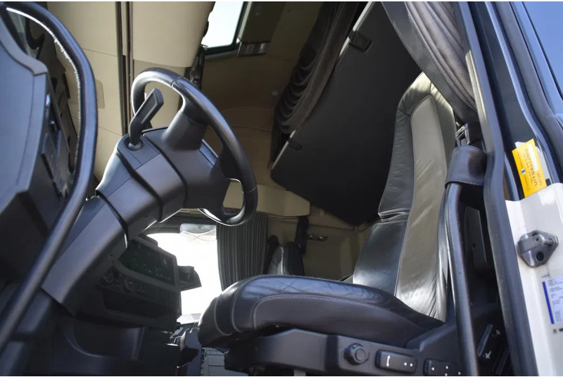 Volvo FH 16.750 Globetrotter XL 6x2 - RETARDER - FULL AIR - PARK. AIRCO - DYNAMIC STEERING - SLIDING FIFTH WHEEL - ALCOA'S - TOP CONDI - Cabeza tractora: foto 4 Volvo FH 16.750 Globetrotter XL 6x2 - RETARDER - FULL AIR - PARK. AIRCO - DYNAMIC STEERING - SLIDING FIFTH WHEEL - ALCOA'S - TOP CONDI - Cabeza tractora: foto 4
