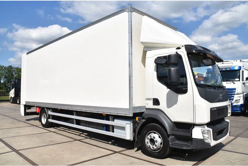 Volvo FL 280 4x2 + BOX - 163 TKM - AIRCO - DOUBLE CARGOFLOOR - ELEVATOR - REMOTE CONTROL - CAMERA - - Camión caja cerrada: foto 1 Volvo FL 280 4x2 + BOX - 163 TKM - AIRCO - DOUBLE CARGOFLOOR - ELEVATOR - REMOTE CONTROL - CAMERA - - Camión caja cerrada: foto 1