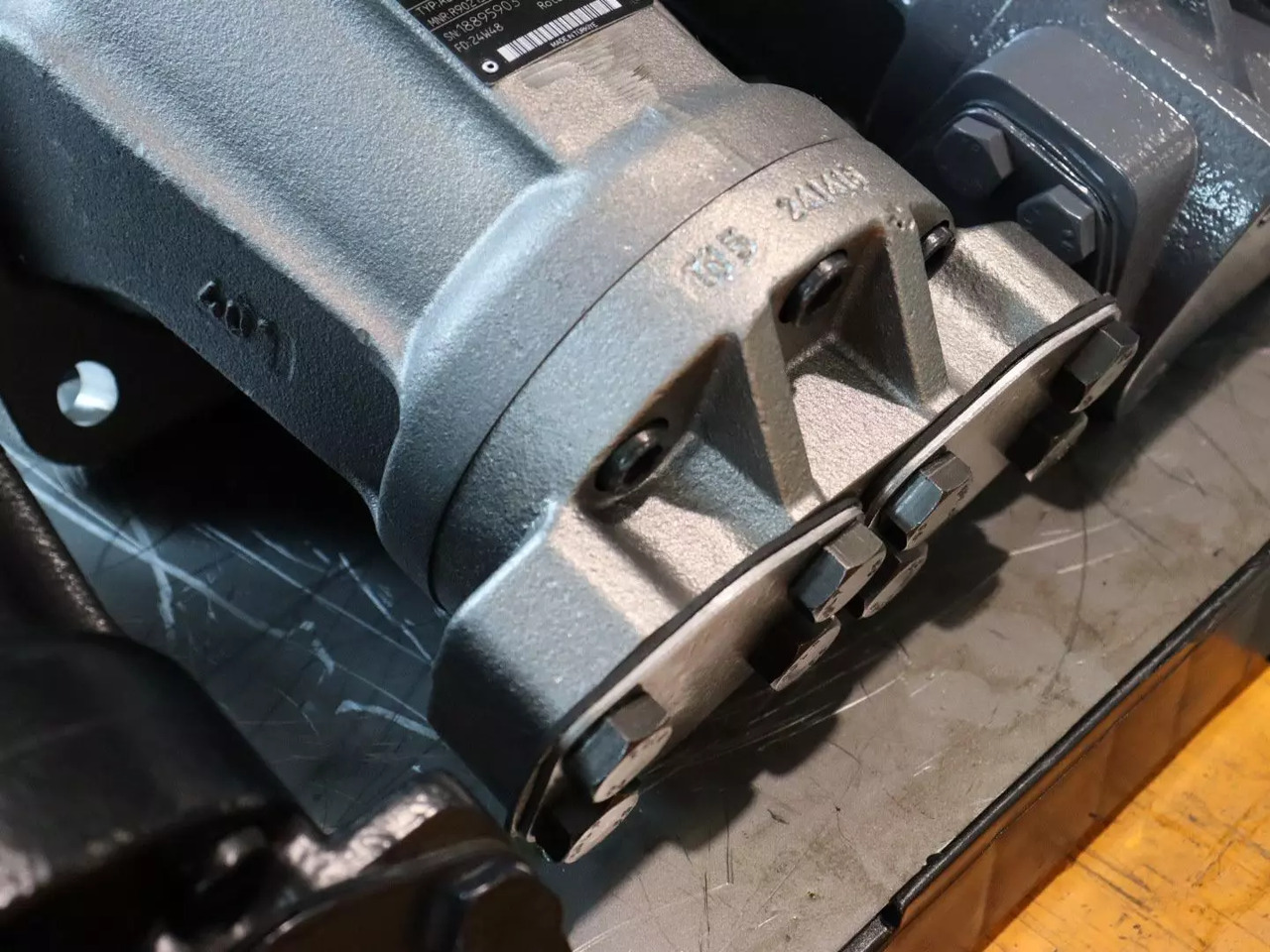 REXROTH A2FM107/61W-VZB010 - Motor hidráulico para Maquinaria de construcción: foto 3 REXROTH A2FM107/61W-VZB010 - Motor hidráulico para Maquinaria de construcción: foto 3