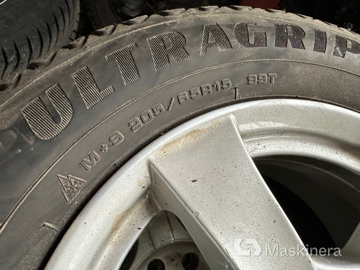 4 st dubbdäck på fälg Goodyear Ultragrip - Rueda completa para Vehículo comercial ligero: foto 2 4 st dubbdäck på fälg Goodyear Ultragrip - Rueda completa para Vehículo comercial ligero: foto 2