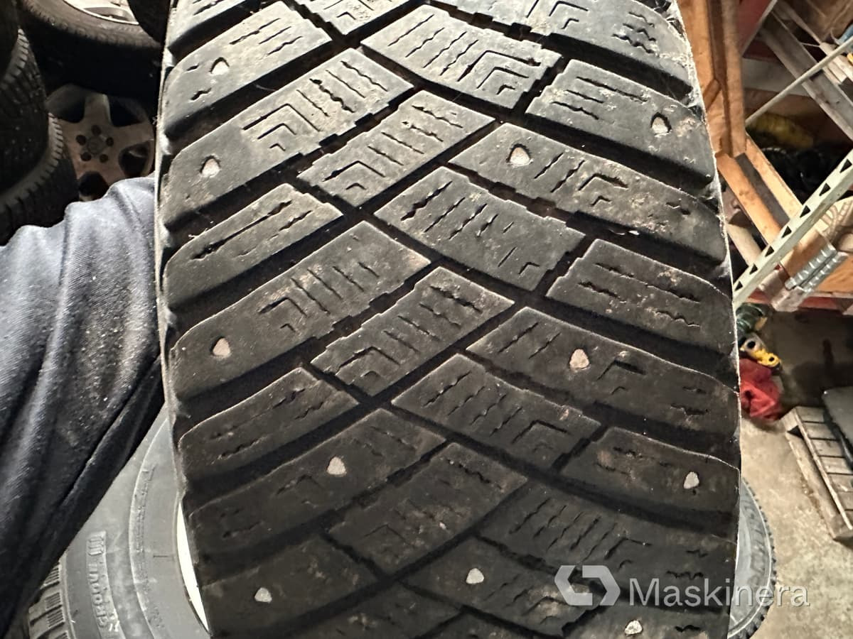 4 st dubbdäck på fälg Goodyear Ultragrip - Rueda completa para Vehículo comercial ligero: foto 4 4 st dubbdäck på fälg Goodyear Ultragrip - Rueda completa para Vehículo comercial ligero: foto 4