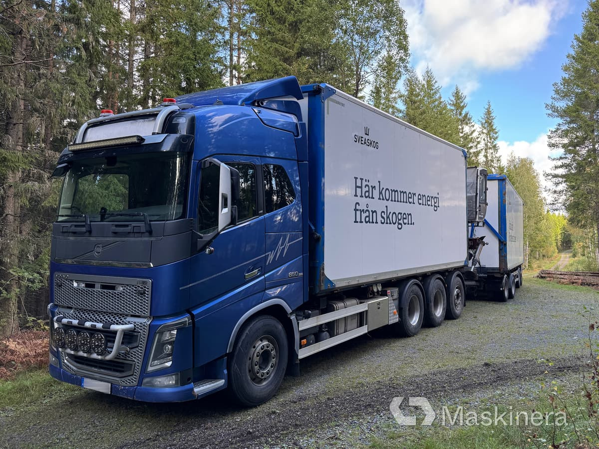 Flisbil Volvo FH16 8X4 med kran & sidtipp - Camión caja cerrada, Camión grúa: foto 1 Flisbil Volvo FH16 8X4 med kran & sidtipp - Camión caja cerrada, Camión grúa: foto 1