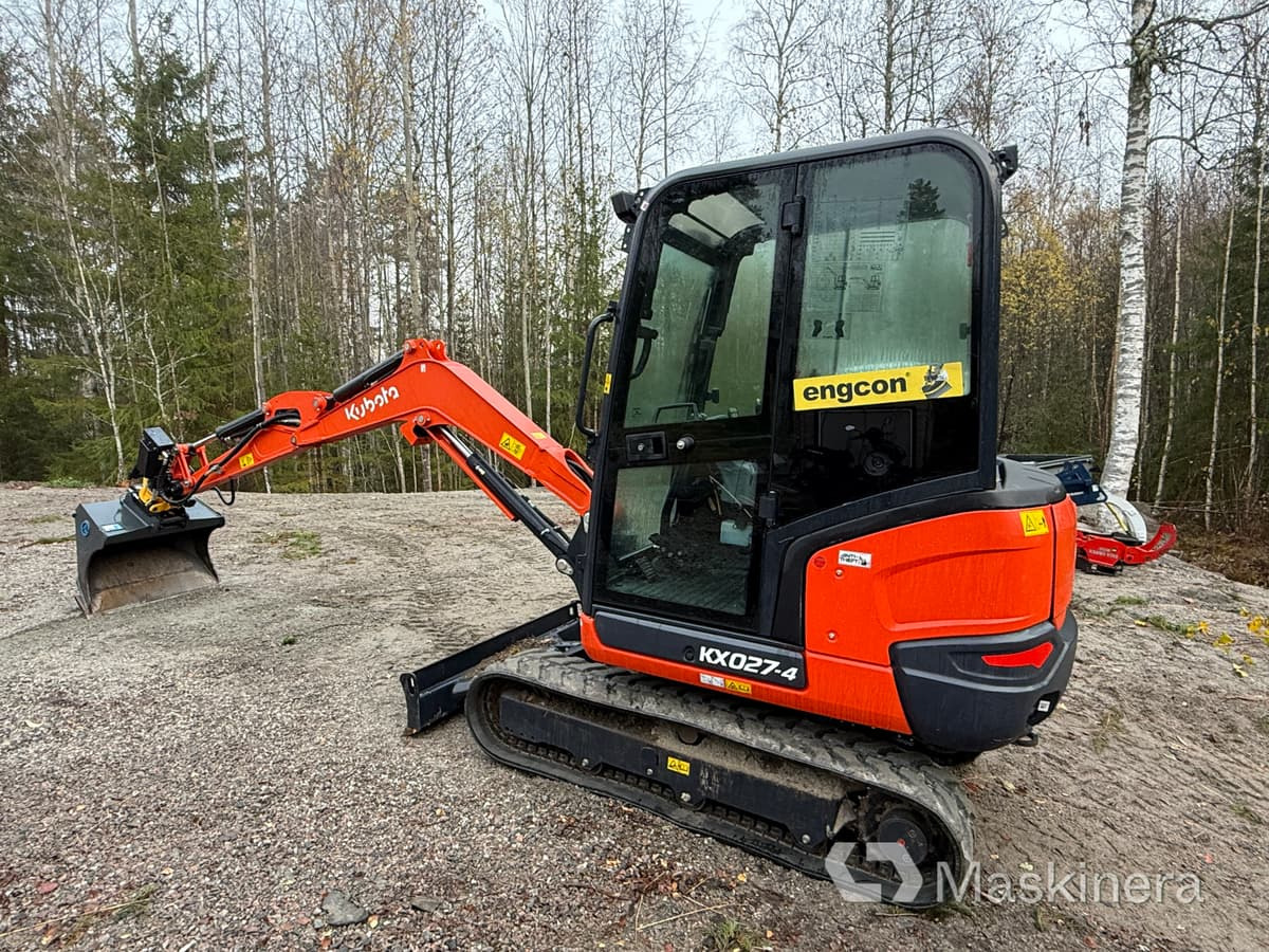 Grävmaskin Kubota KX027-4 med flera redskap - Excavadora de cadenas: foto 3 Grävmaskin Kubota KX027-4 med flera redskap - Excavadora de cadenas: foto 3