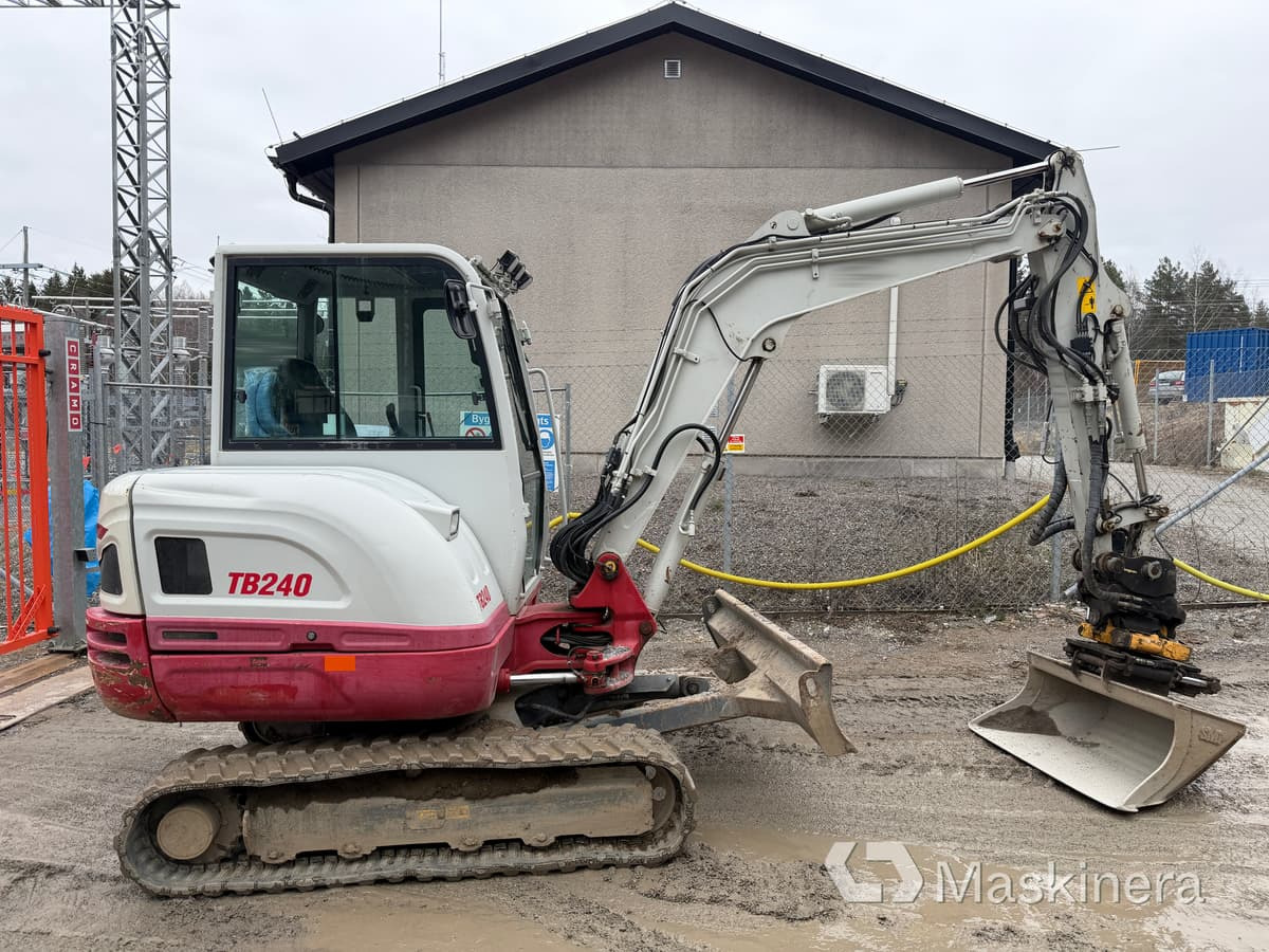 Grävmaskin Takeuchi TB240 - Excavadora de cadenas: foto 3 Grävmaskin Takeuchi TB240 - Excavadora de cadenas: foto 3