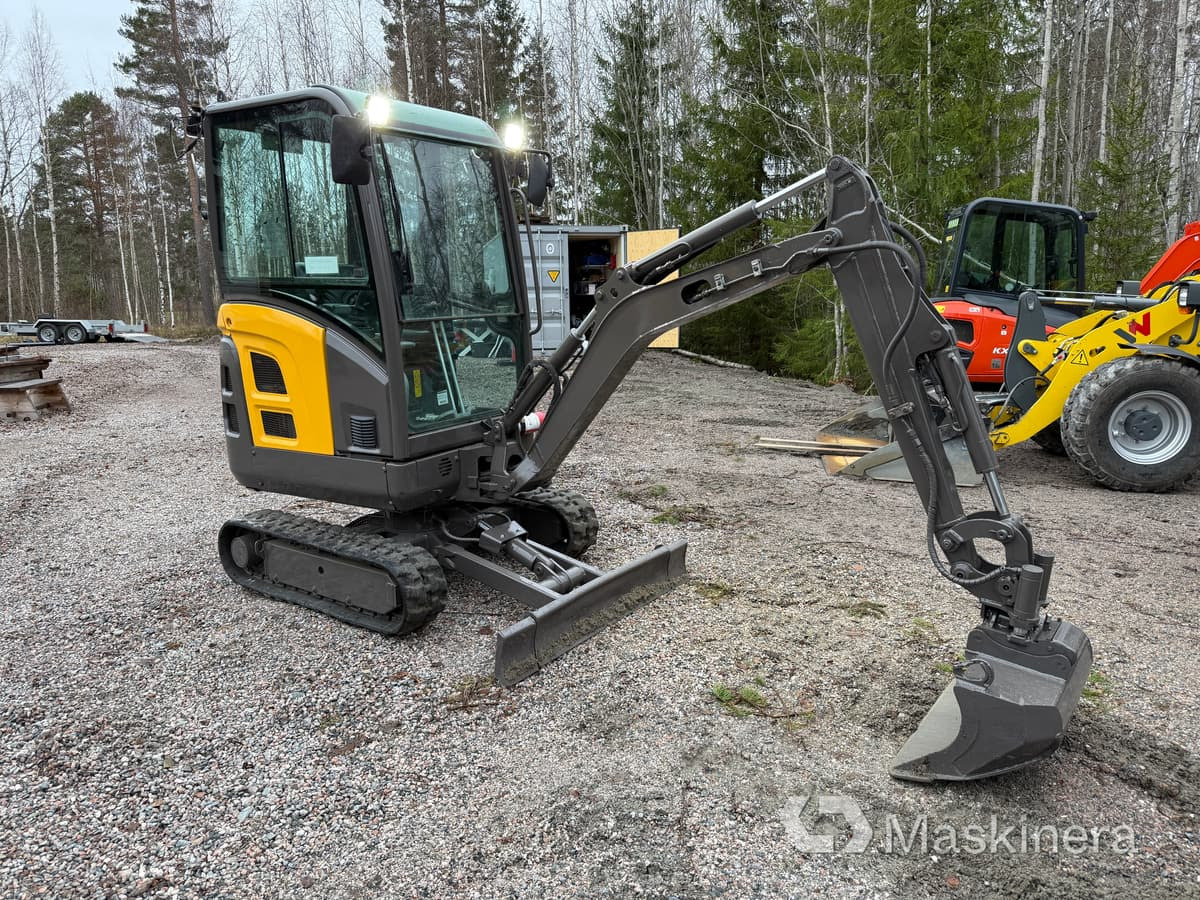Grävmaskin Volvo EC18C med redskap - Excavadora de cadenas: foto 3 Grävmaskin Volvo EC18C med redskap - Excavadora de cadenas: foto 3