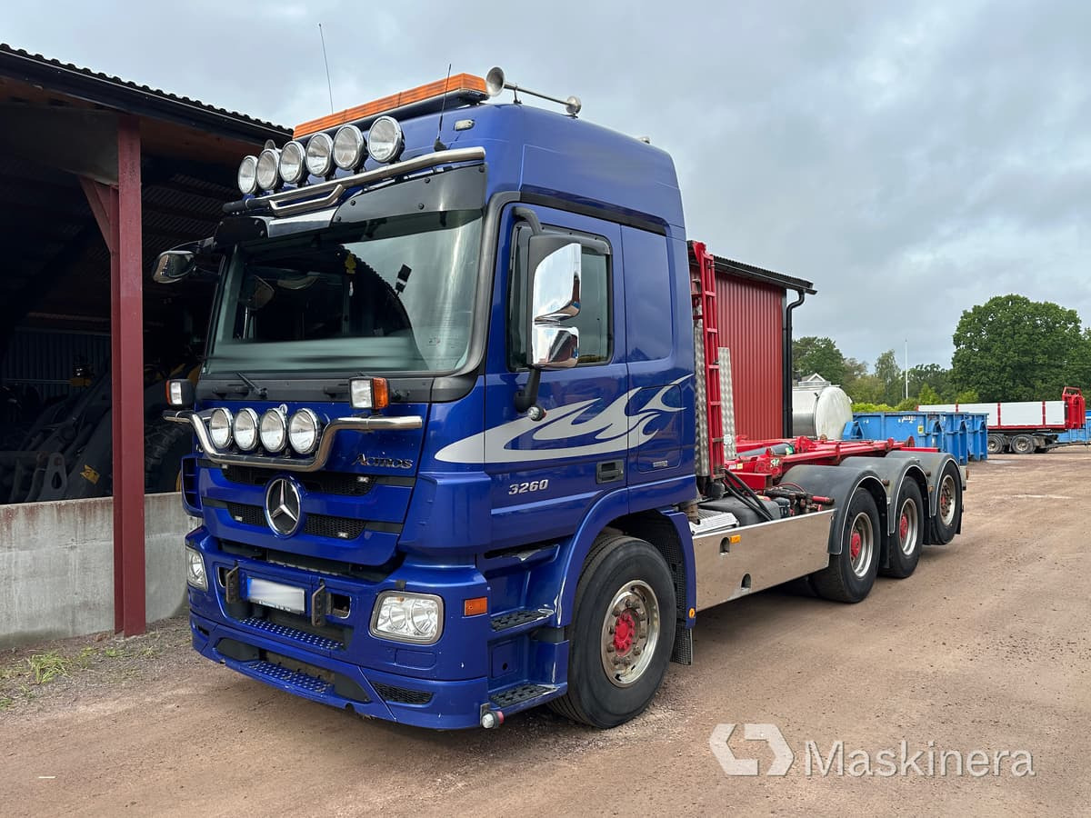 Mercedes Benz 930.24 3260L Krokbil Mercedes Benz 3260L med Cameleont - Multibasculante camión: foto 1 Mercedes Benz 930.24 3260L Krokbil Mercedes Benz 3260L med Cameleont - Multibasculante camión: foto 1