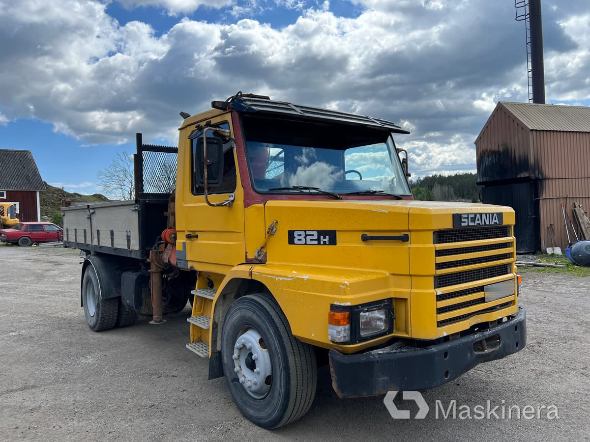 Scania T82HL4X2LS46KK Kran / tippbil Scania 82H - Volquete camión, Camión grúa: foto 3 Scania T82HL4X2LS46KK Kran / tippbil Scania 82H - Volquete camión, Camión grúa: foto 3