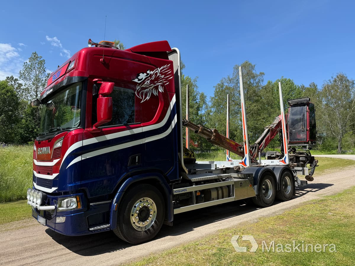 Timmerbil Scania R650B 6x4 NB med kran - Camión forestal, Camión grúa: foto 1 Timmerbil Scania R650B 6x4 NB med kran - Camión forestal, Camión grúa: foto 1