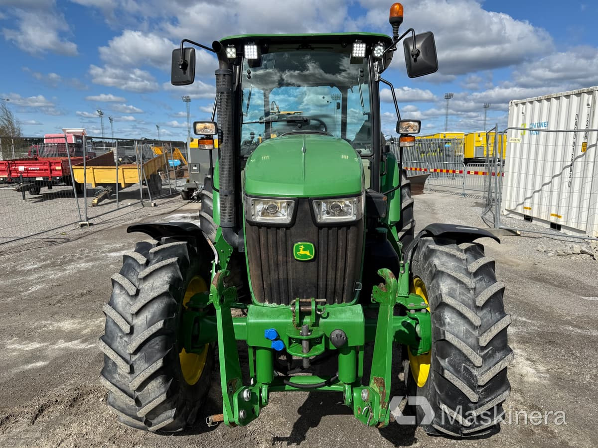 Traktor John Deere 5075M med snöutrustning - Tractor: foto 2 Traktor John Deere 5075M med snöutrustning - Tractor: foto 2