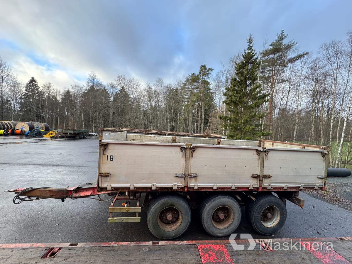 Tridemkärra Kilafors SKB3-T58 (Rep. objekt) - Remolque plataforma/ Caja abierta: foto 2 Tridemkärra Kilafors SKB3-T58 (Rep. objekt) - Remolque plataforma/ Caja abierta: foto 2