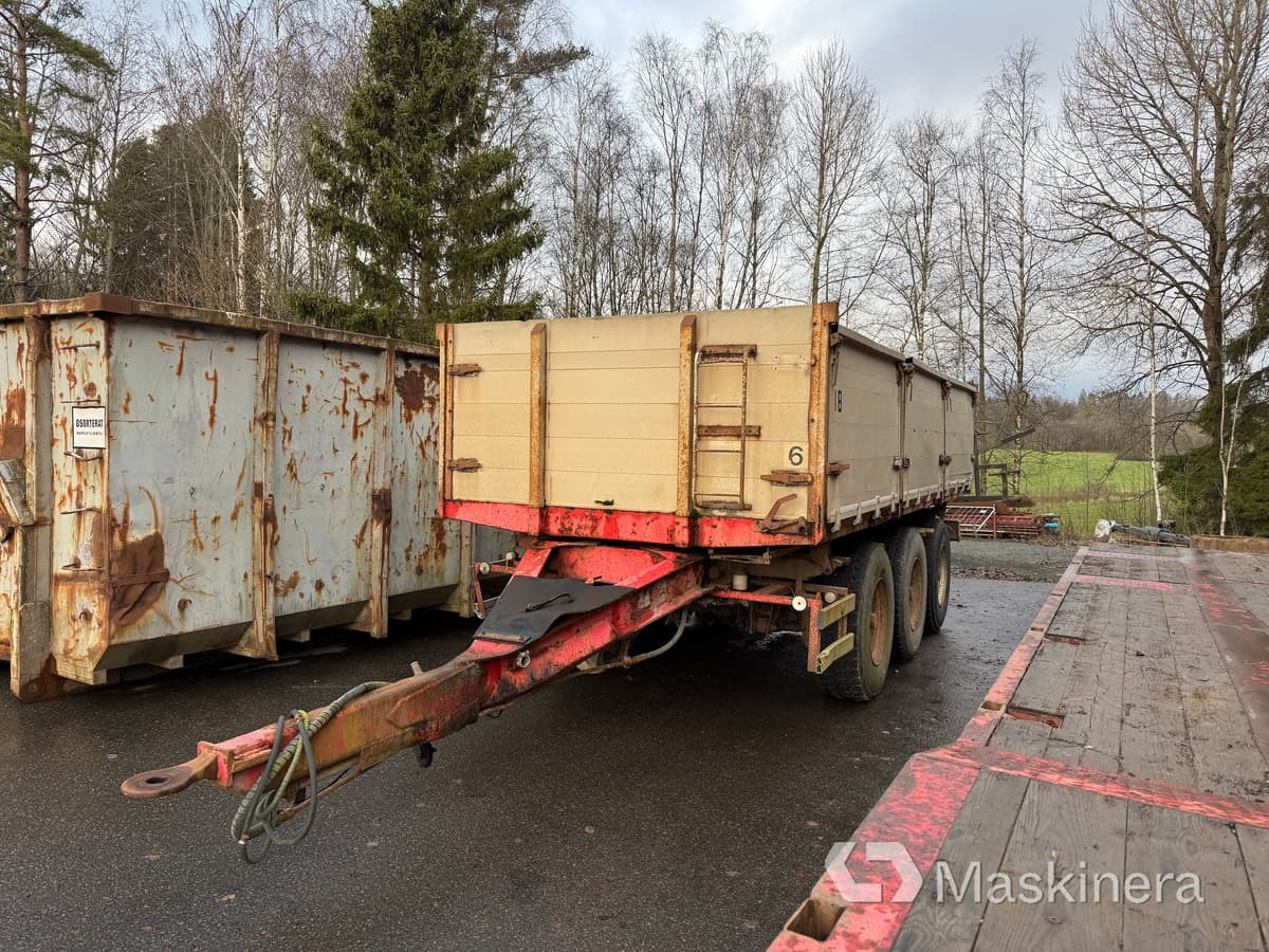 Tridemkärra Kilafors SKB3-T58 (Rep. objekt) - Remolque plataforma/ Caja abierta: foto 1 Tridemkärra Kilafors SKB3-T58 (Rep. objekt) - Remolque plataforma/ Caja abierta: foto 1
