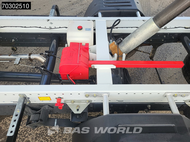 Volquete furgoneta Iveco Daily 35C14 Automaat Kipper met Kist Dubbellucht 3,5t Trekhaak Airco Cruise Euro6 Tipper Benne Kieper Airco Trekhaak Cruise control: foto 8 Volquete furgoneta Iveco Daily 35C14 Automaat Kipper met Kist Dubbellucht 3,5t Trekhaak Airco Cruise Euro6 Tipper Benne Kieper Airco Trekhaak Cruise control: foto 8