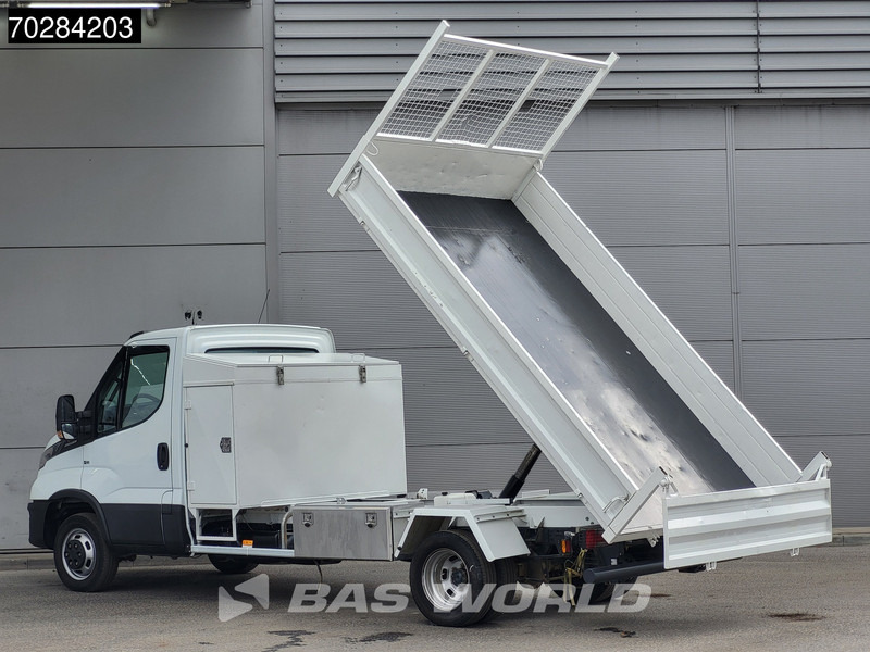 Iveco Daily 35C18 3.0L Automaat Kipper met Kist Dubbellucht 3,5t Trekhaak Cruise Euro6 Tipper Benne Kieper 2m3 Trekhaak Cruise control - Volquete furgoneta: foto 3 Iveco Daily 35C18 3.0L Automaat Kipper met Kist Dubbellucht 3,5t Trekhaak Cruise Euro6 Tipper Benne Kieper 2m3 Trekhaak Cruise control - Volquete furgoneta: foto 3