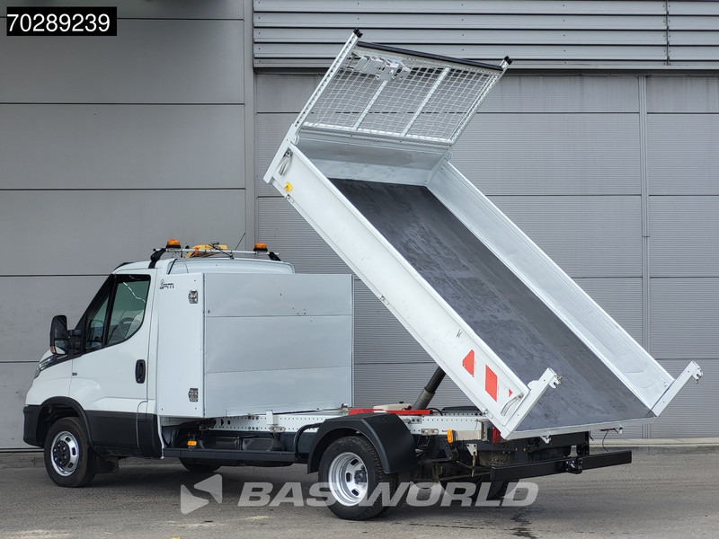 Iveco Daily 35C18 3.0L Automaat Kipper met Kist Dubbellucht 3,5t Trekhaak LED Airco Cruise Euro6 Tipper Benne Kieper 2m3 Airco Trekhaak Crui - Volquete furgoneta: foto 2 Iveco Daily 35C18 3.0L Automaat Kipper met Kist Dubbellucht 3,5t Trekhaak LED Airco Cruise Euro6 Tipper Benne Kieper 2m3 Airco Trekhaak Crui - Volquete furgoneta: foto 2
