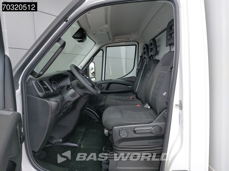 Iveco Daily 70C18 3.0L 1000KG Laadklep Automaat Luchtvering Dubbellucht Bakwagen Airco Cruise Euro6 Meubelbak Koffer Airco Cruise control - Furgoneta: foto 3 Iveco Daily 70C18 3.0L 1000KG Laadklep Automaat Luchtvering Dubbellucht Bakwagen Airco Cruise Euro6 Meubelbak Koffer Airco Cruise control - Furgoneta: foto 3