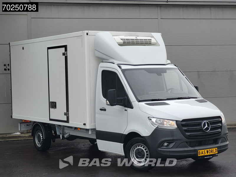 Mercedes-Benz Sprinter 317 CDI Koelwagen Automaat Zijdeur 2025-Model Thermo King V-300max 230v-Stekker 170PK Airco Cruise MBUX CarPlay Euro6 Koel Koele - Frigorífico furgoneta: foto 2 Mercedes-Benz Sprinter 317 CDI Koelwagen Automaat Zijdeur 2025-Model Thermo King V-300max 230v-Stekker 170PK Airco Cruise MBUX CarPlay Euro6 Koel Koele - Frigorífico furgoneta: foto 2