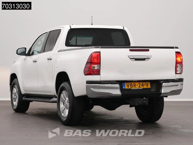 Toyota Hilux 2.4 D-4D-F Double Cab Automaat Trekhaak Airco Cruise Camera Pickup Terreinwagen Airco Trekhaak Cruise control - Pick-up: foto 2 Toyota Hilux 2.4 D-4D-F Double Cab Automaat Trekhaak Airco Cruise Camera Pickup Terreinwagen Airco Trekhaak Cruise control - Pick-up: foto 2