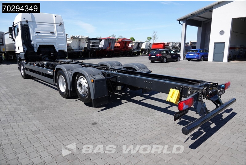 MAN TGX 26.520 TGX 6X2 Lift-Steering Axle Euro 6 - Chasis camión: foto 2 MAN TGX 26.520 TGX 6X2 Lift-Steering Axle Euro 6 - Chasis camión: foto 2