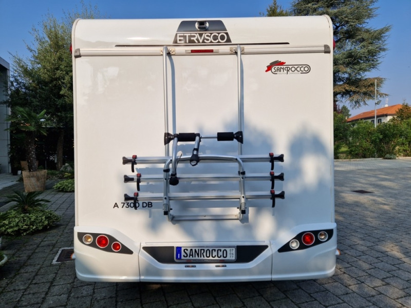 Etrusco A 7300 DB - Autocaravana capuchina: foto 5 Etrusco A 7300 DB - Autocaravana capuchina: foto 5