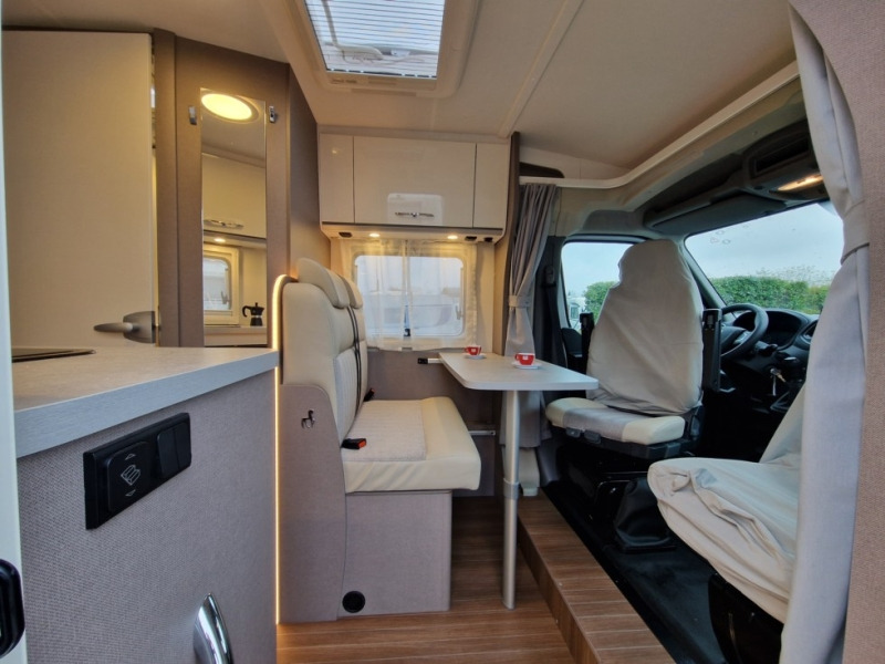 Etrusco V 5.9 DR - Autocaravana perfilada: foto 4 Etrusco V 5.9 DR - Autocaravana perfilada: foto 4