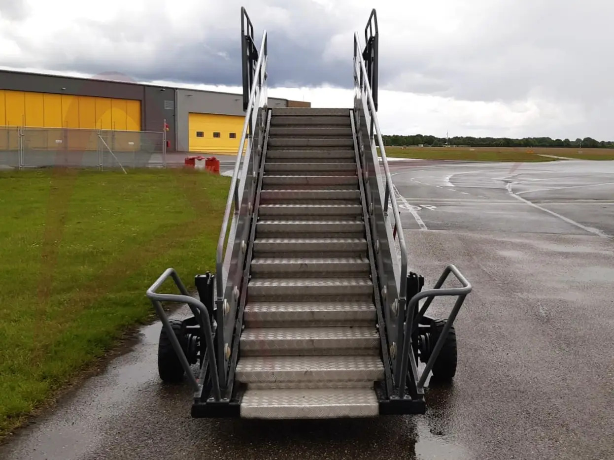 AMSS SKYWAY 66-148 - Escalera de pasajeros: foto 2 AMSS SKYWAY 66-148 - Escalera de pasajeros: foto 2