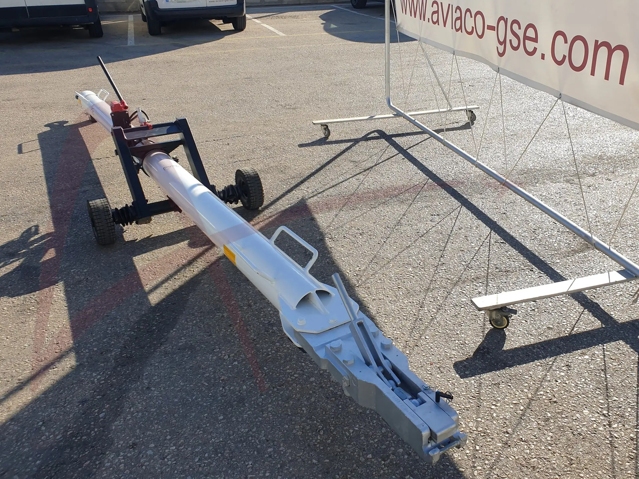 FLADUNG B737 - Equipo de apoyo en tierra: foto 2 FLADUNG B737 - Equipo de apoyo en tierra: foto 2