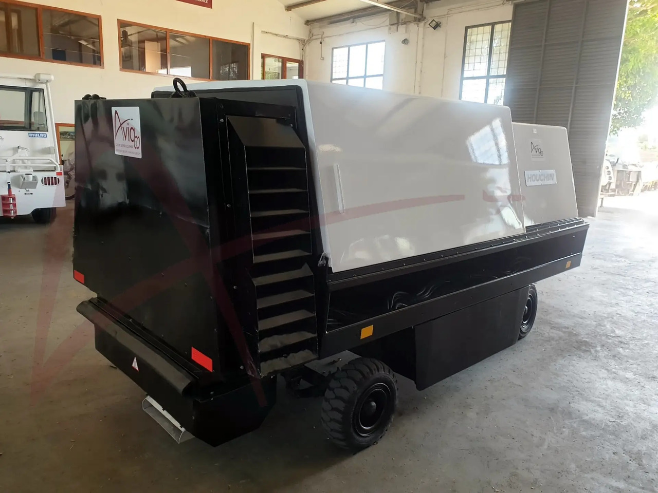 HOUCHIN C690-140 - Unidad de potencia en tierra: foto 1 HOUCHIN C690-140 - Unidad de potencia en tierra: foto 1