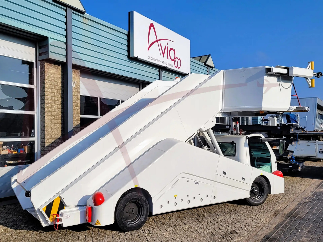 KAHLBACHER JET-STEP 180/420 - Escalera de pasajeros: foto 2 KAHLBACHER JET-STEP 180/420 - Escalera de pasajeros: foto 2