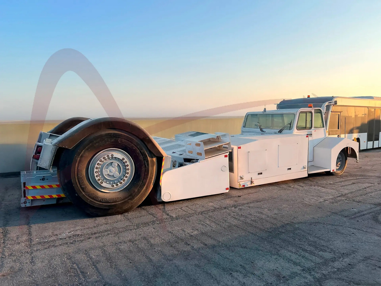 TLD TPX-500 - Remolcador de aviones: foto 1 TLD TPX-500 - Remolcador de aviones: foto 1