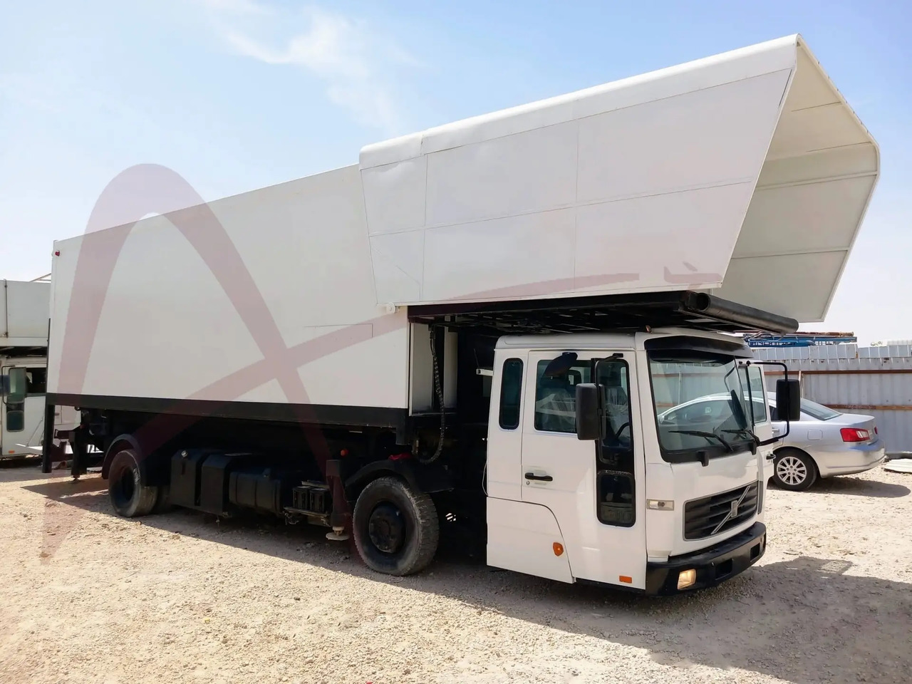 VOLVO AEROLIFT-B-VO/FL616H - Camión de catering: foto 1 VOLVO AEROLIFT-B-VO/FL616H - Camión de catering: foto 1