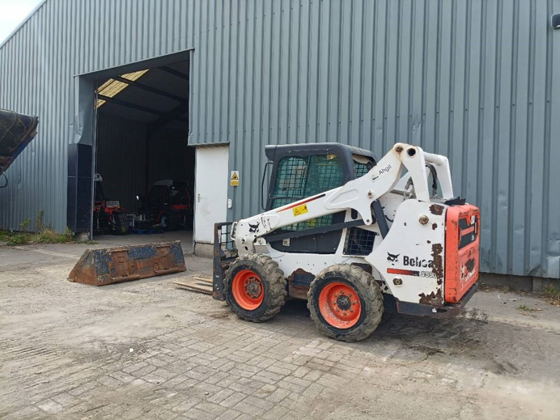 Bobcat s590 schranklader skid steer loader bucket, forks - Minicargadora: foto 1 Bobcat s590 schranklader skid steer loader bucket, forks - Minicargadora: foto 1