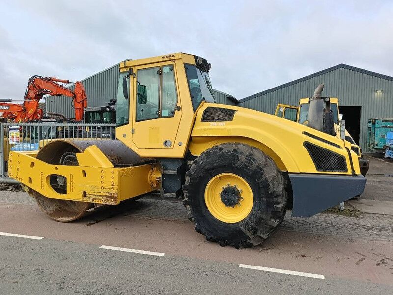 Bomag BW 216 D H-4 drum compactor vibro ce - Rodillo: foto 1 Bomag BW 216 D H-4 drum compactor vibro ce - Rodillo: foto 1