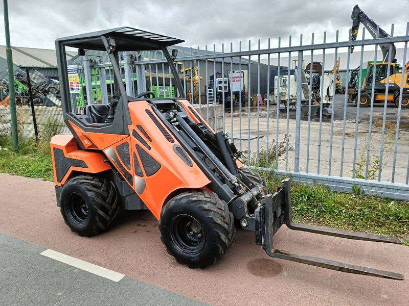 Cast 33 TLS minishovel mini loader giant avant 1400kg - Minicargadora de cadenas: foto 1 Cast 33 TLS minishovel mini loader giant avant 1400kg - Minicargadora de cadenas: foto 1