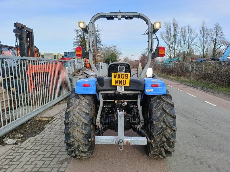 New Holland Boomer 3045 compact trekker tractor - Tractor viñedo/ Frutero: foto 5 New Holland Boomer 3045 compact trekker tractor - Tractor viñedo/ Frutero: foto 5