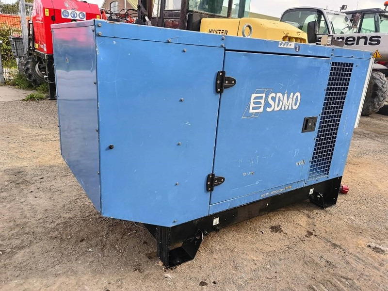 SDMO J 44 K 44kva 64 A 35 kw generator aggregaat silent - Generador industriale: foto 3 SDMO J 44 K 44kva 64 A 35 kw generator aggregaat silent - Generador industriale: foto 3