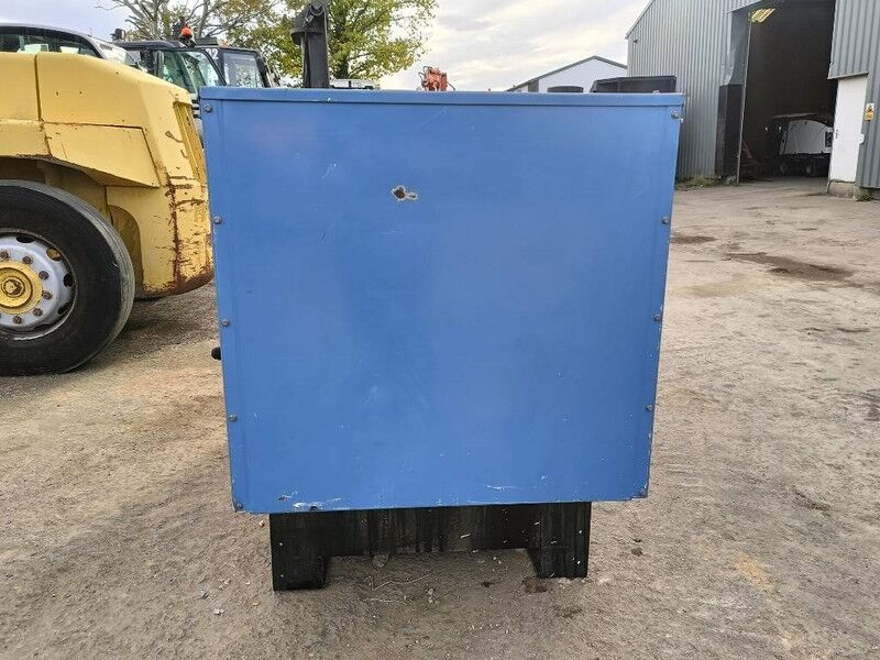 SDMO J 44 K 44kva 64 A 35 kw generator aggregaat silent - Generador industriale: foto 5 SDMO J 44 K 44kva 64 A 35 kw generator aggregaat silent - Generador industriale: foto 5