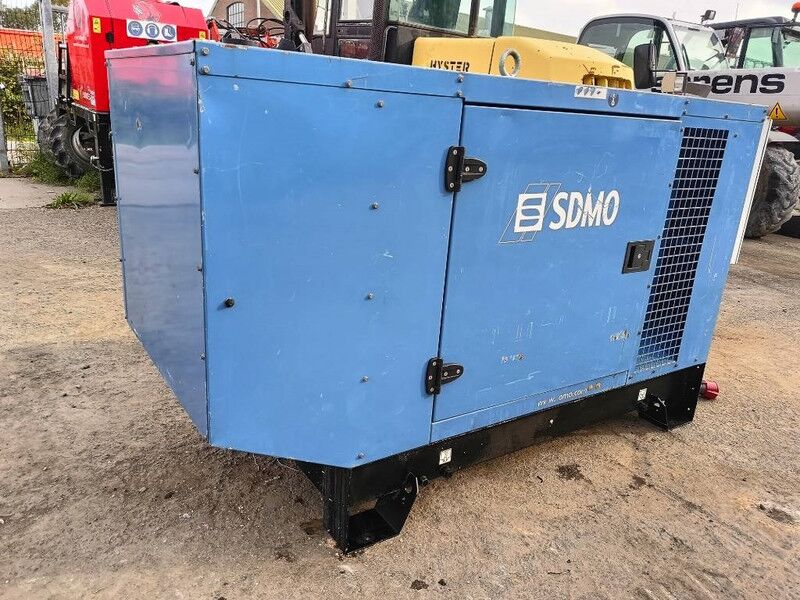 SDMO J 44 K 44kva 64 A 35 kw generator aggregaat silent - Generador industriale: foto 3 SDMO J 44 K 44kva 64 A 35 kw generator aggregaat silent - Generador industriale: foto 3