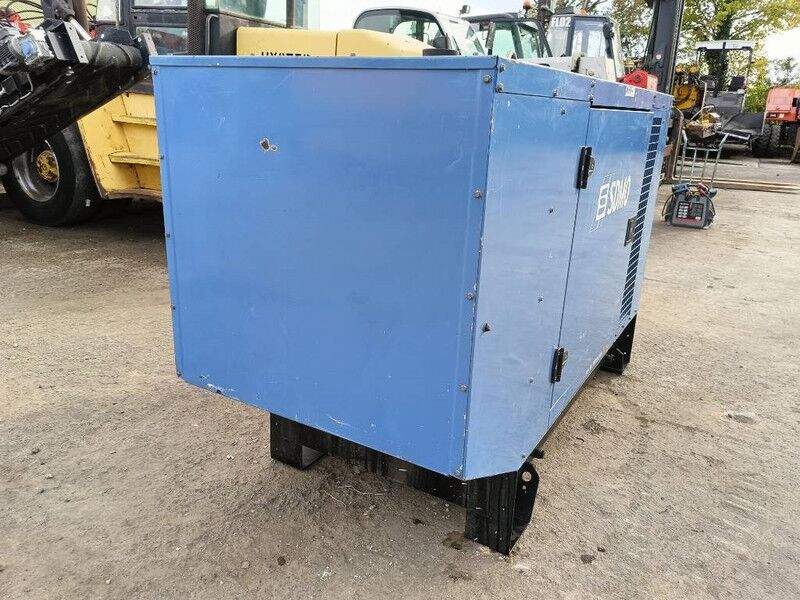 SDMO J 44 K 44kva 64 A 35 kw generator aggregaat silent - Generador industriale: foto 4 SDMO J 44 K 44kva 64 A 35 kw generator aggregaat silent - Generador industriale: foto 4