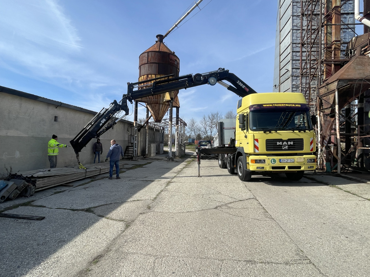 MAN F2000 413 6x2 Manual CRANE Hiab 330+jib 90 21m - Cabeza tractora: foto 2 MAN F2000 413 6x2 Manual CRANE Hiab 330+jib 90 21m - Cabeza tractora: foto 2