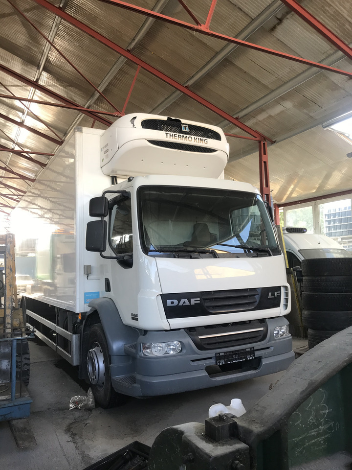 DAF LF 55.220 19T EURO5 THERMOKING T-1000R 3 TEMPERATURE - Frigorífico camión: foto 2 DAF LF 55.220 19T EURO5 THERMOKING T-1000R 3 TEMPERATURE - Frigorífico camión: foto 2