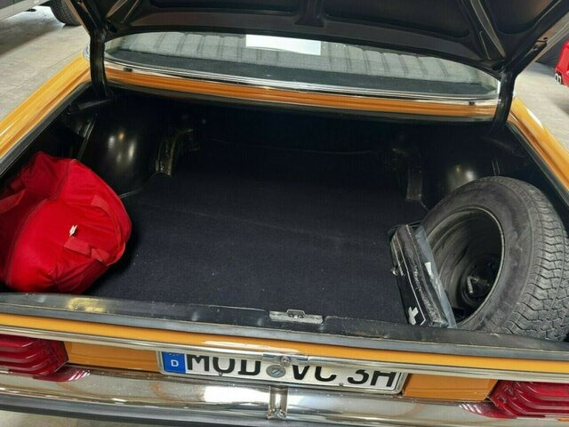 MERCEDES-BENZ 200 D/8 W115... - Sedan: foto 2 MERCEDES-BENZ 200 D/8 W115... - Sedan: foto 2