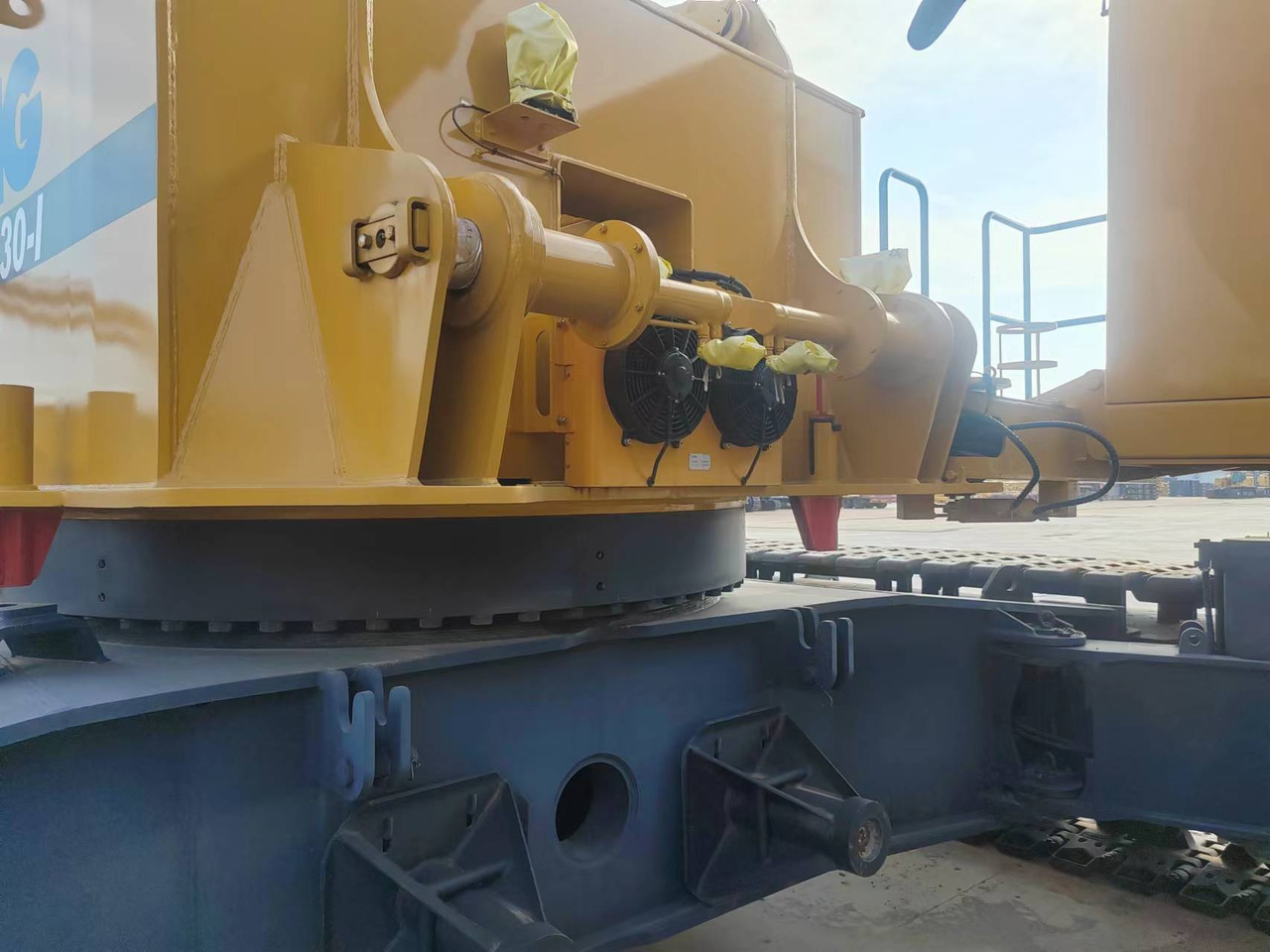 XCMG Officail Used Hydraulic Crane 130 Ton XGC130-I Mobile Crawler Crane For Sale - Grúa sobre orugas: foto 5 XCMG Officail Used Hydraulic Crane 130 Ton XGC130-I Mobile Crawler Crane For Sale - Grúa sobre orugas: foto 5