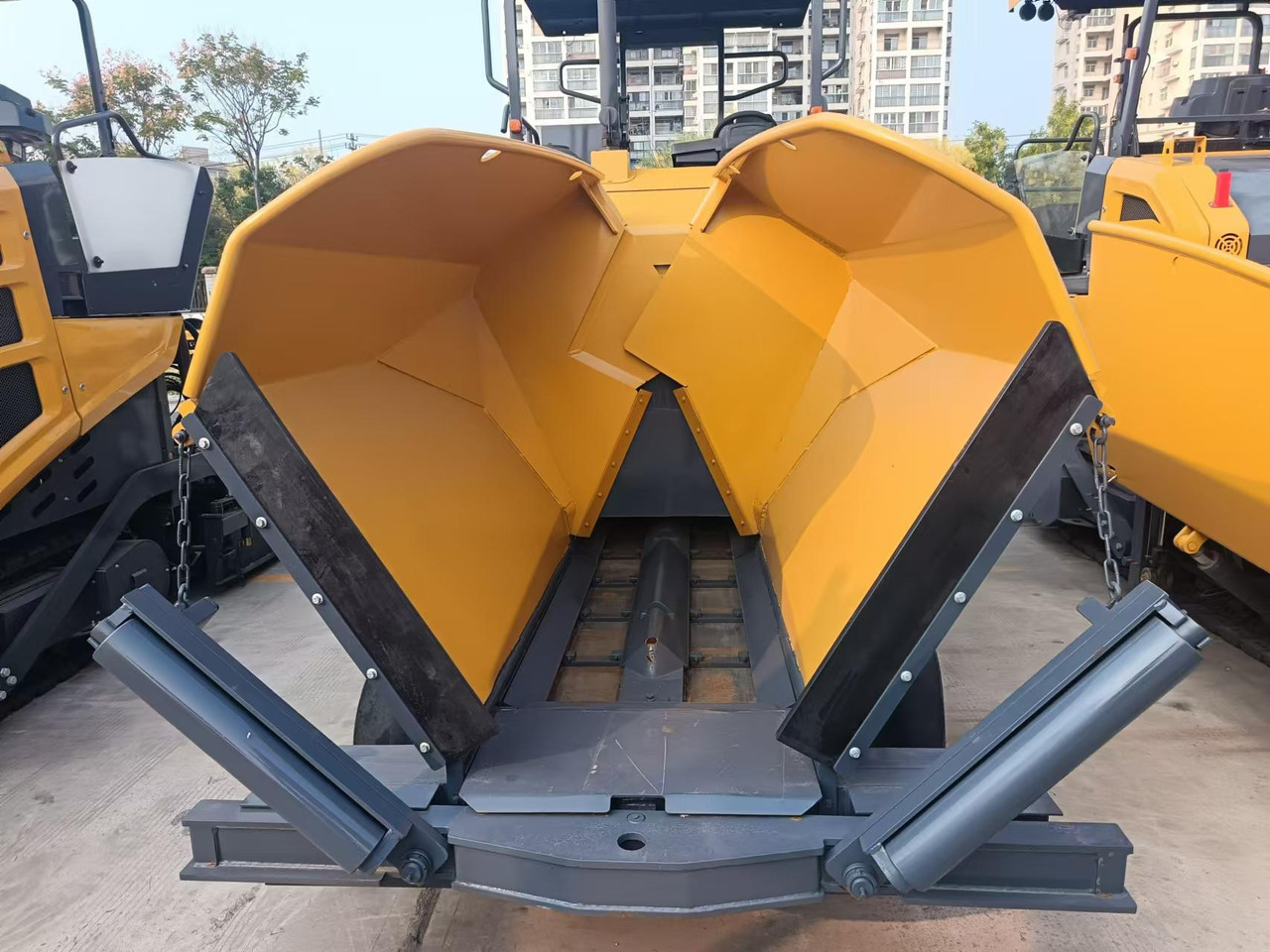 XCMG Official Road Machinery Used Asphalt Paver RP453L 3.4m Small Asphalt Paver Price - Pavimentadora de asfalto: foto 2 XCMG Official Road Machinery Used Asphalt Paver RP453L 3.4m Small Asphalt Paver Price - Pavimentadora de asfalto: foto 2